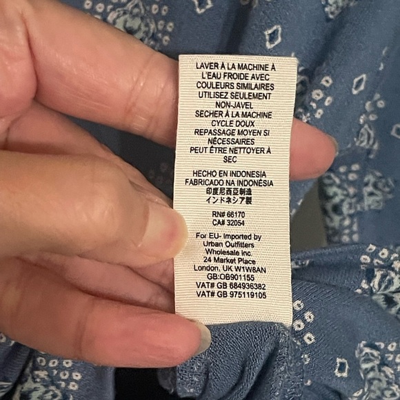 Free People SYDNEY Chambray Combo Bishop Sleeve Top Blue Deep V Neck Stretch XS - Picture 5 of 8